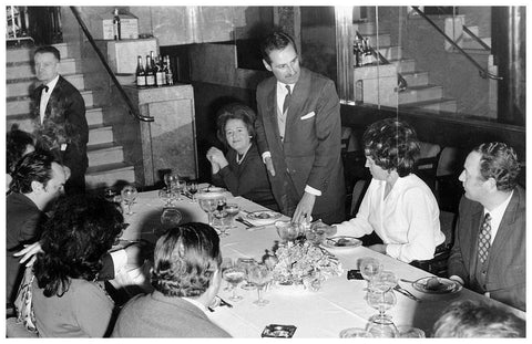 José Paulo de Lencastre agradecendo o jantar a João Bastos. 